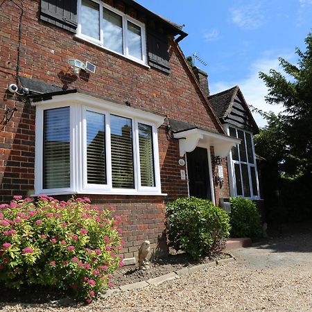Debden Guest House Hillingdon Extérieur photo