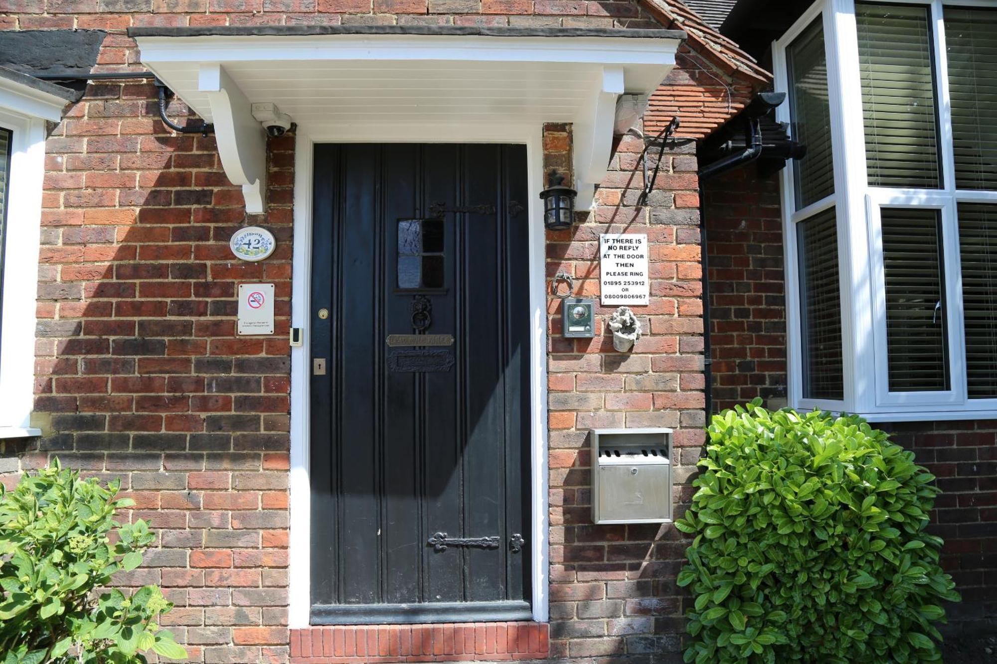 Debden Guest House Hillingdon Extérieur photo
