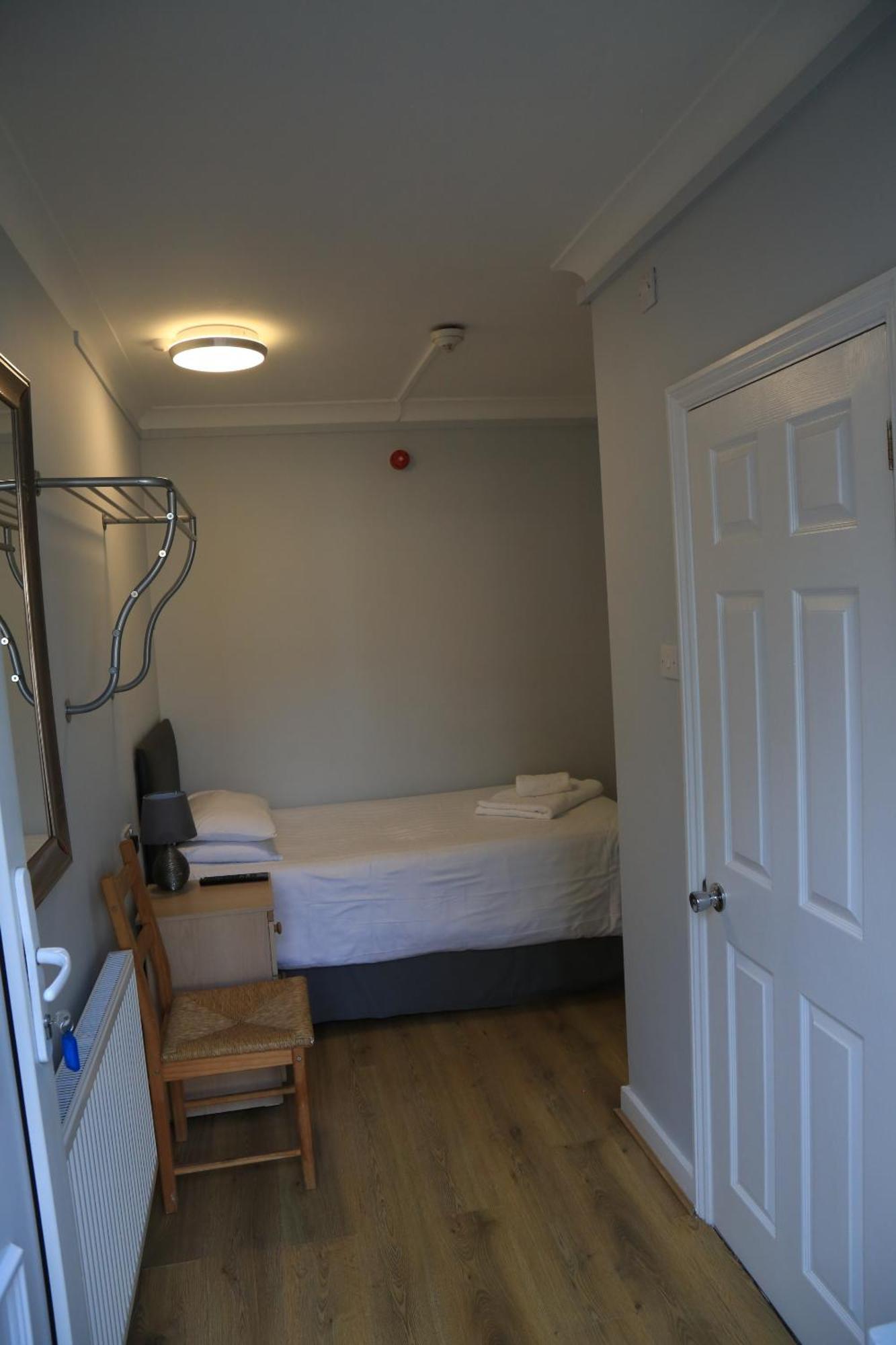 Debden Guest House Hillingdon Chambre photo
