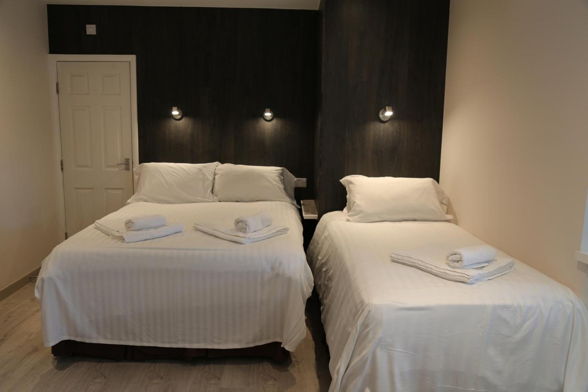 Debden Guest House Hillingdon Extérieur photo