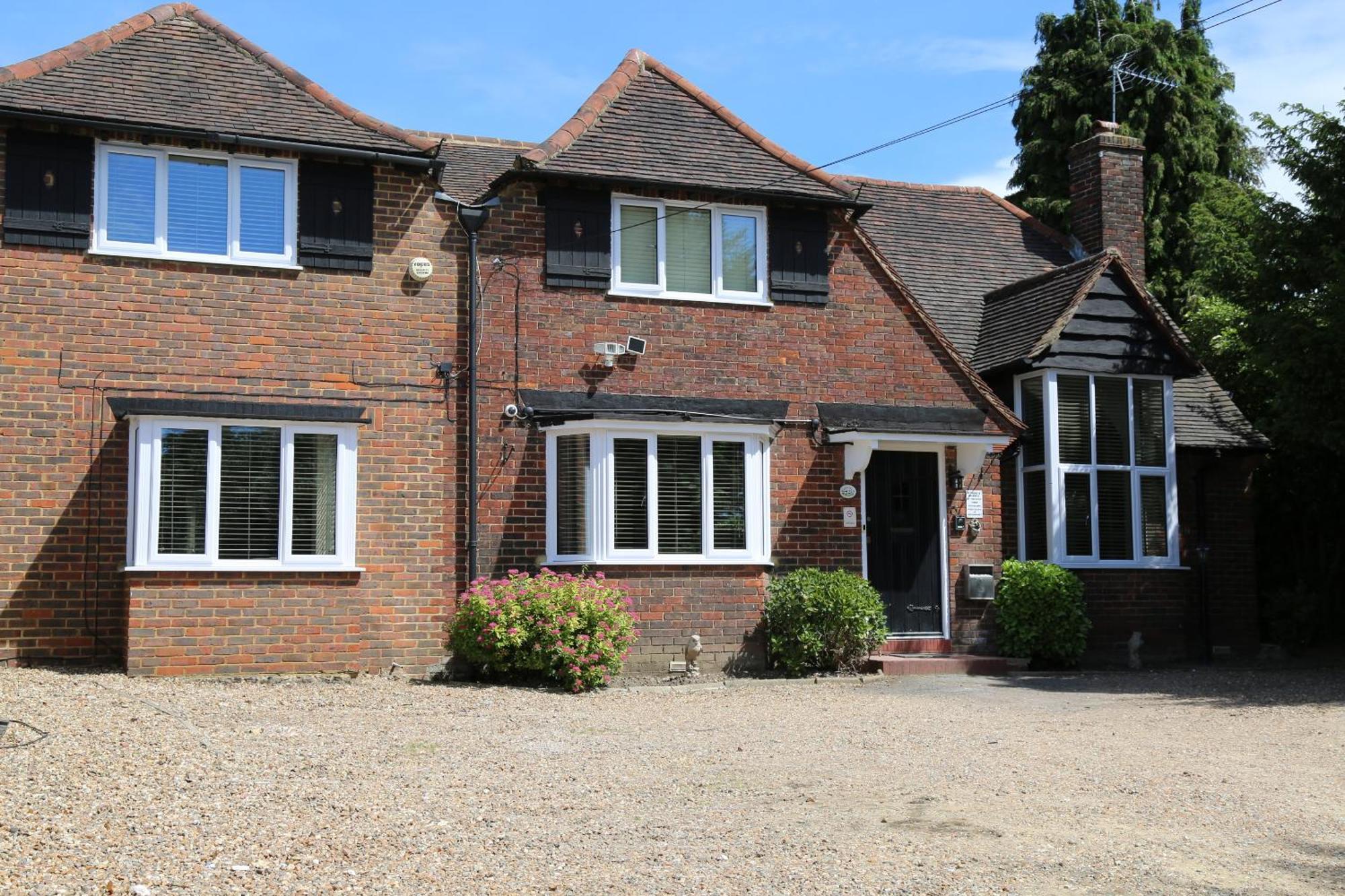 Debden Guest House Hillingdon Extérieur photo