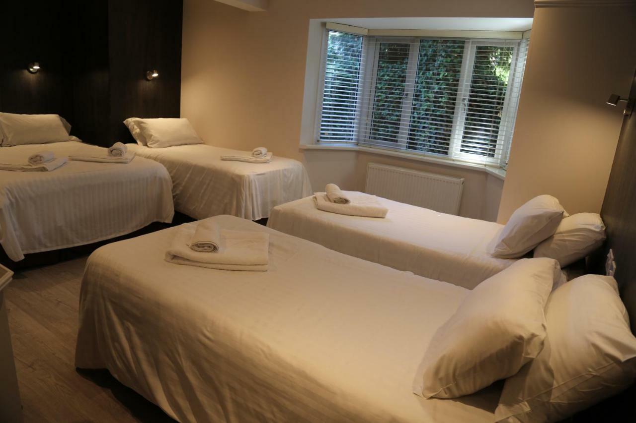 Debden Guest House Hillingdon Extérieur photo