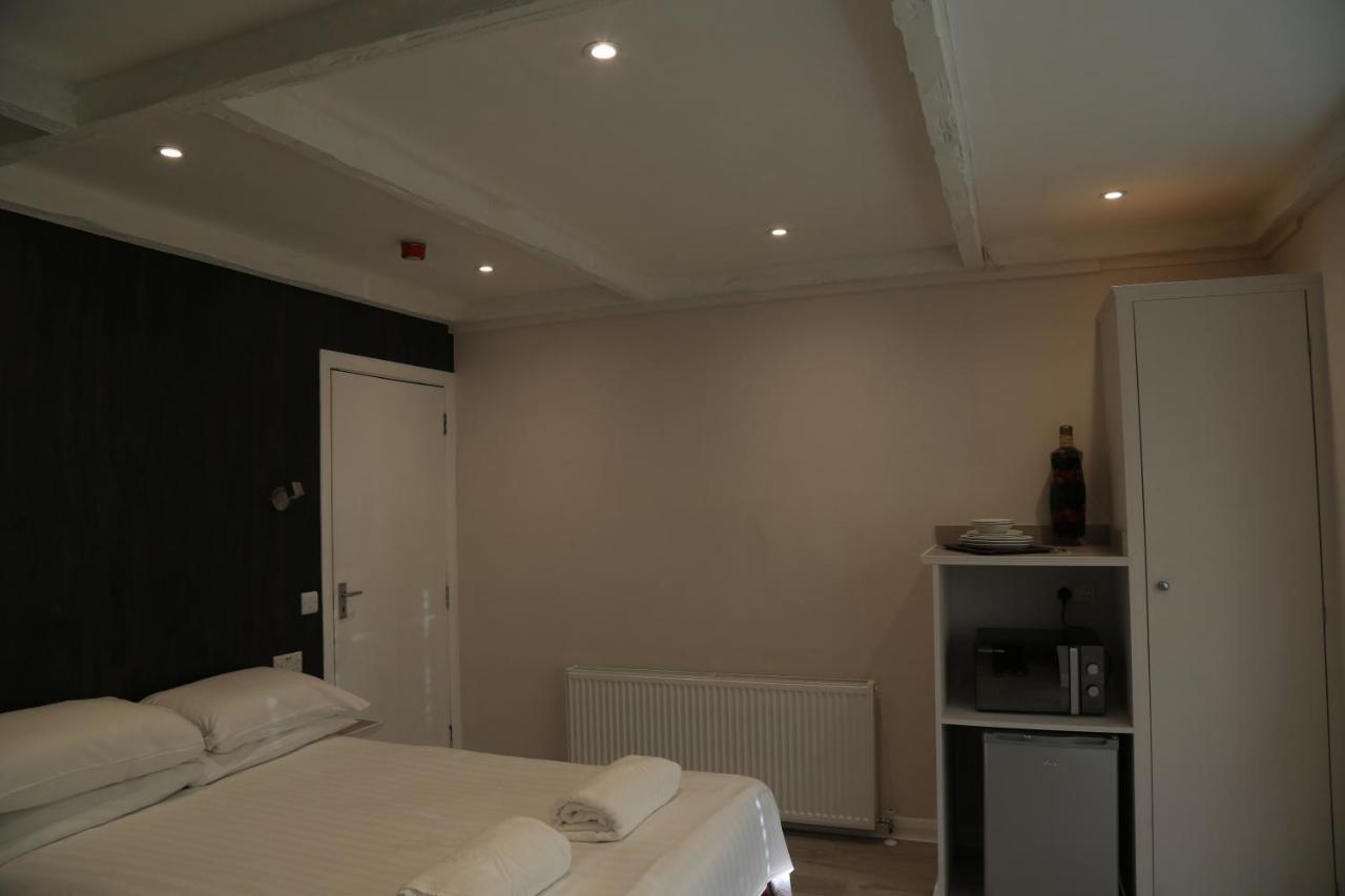 Debden Guest House Hillingdon Extérieur photo